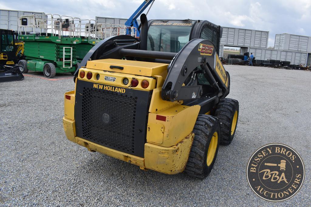 2014 NEW HOLLAND L225 26242