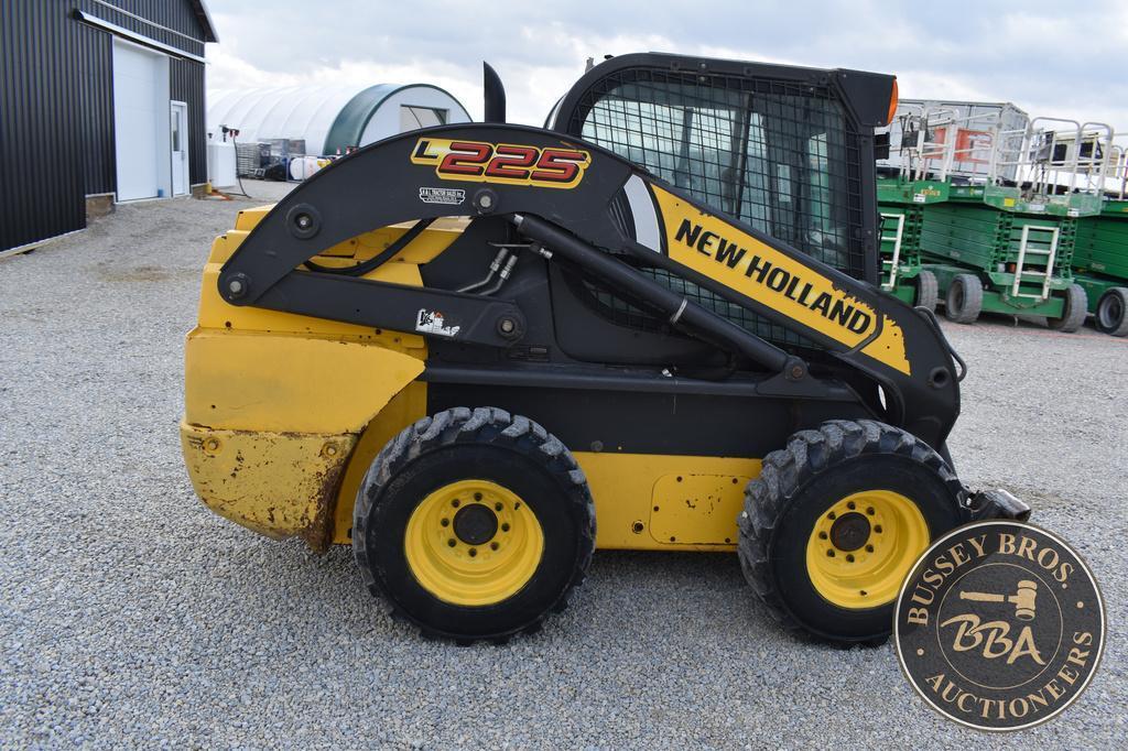 2014 NEW HOLLAND L225 26242