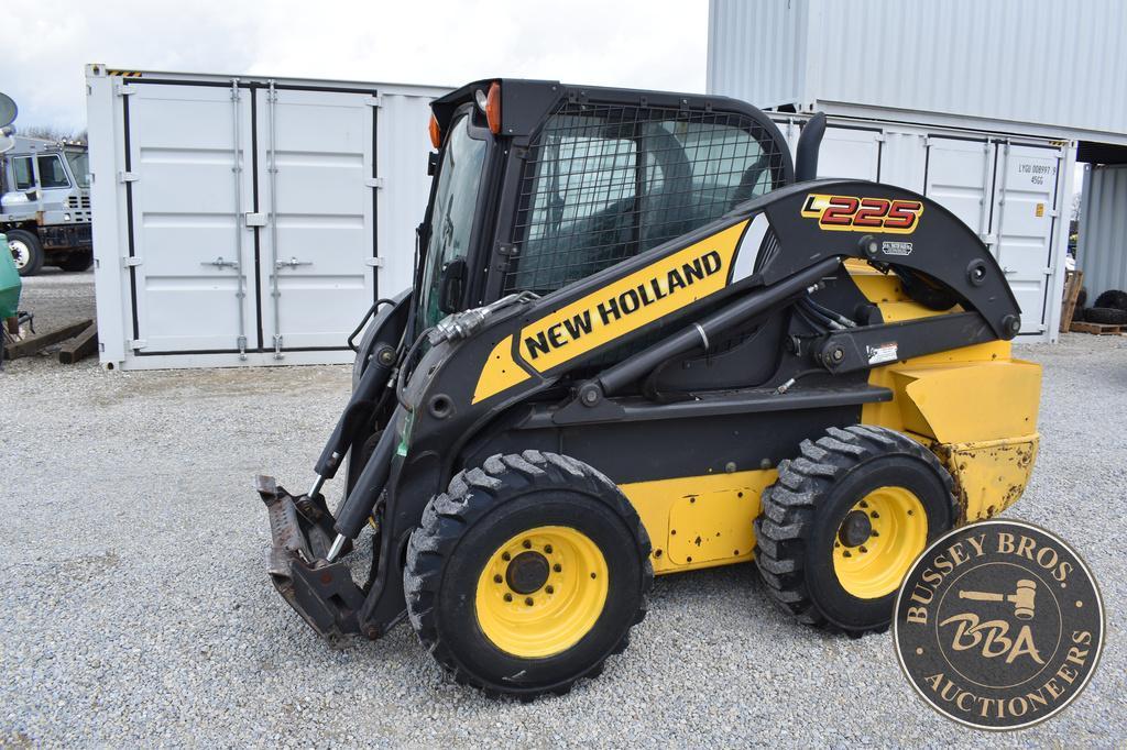 2014 NEW HOLLAND L225 26242