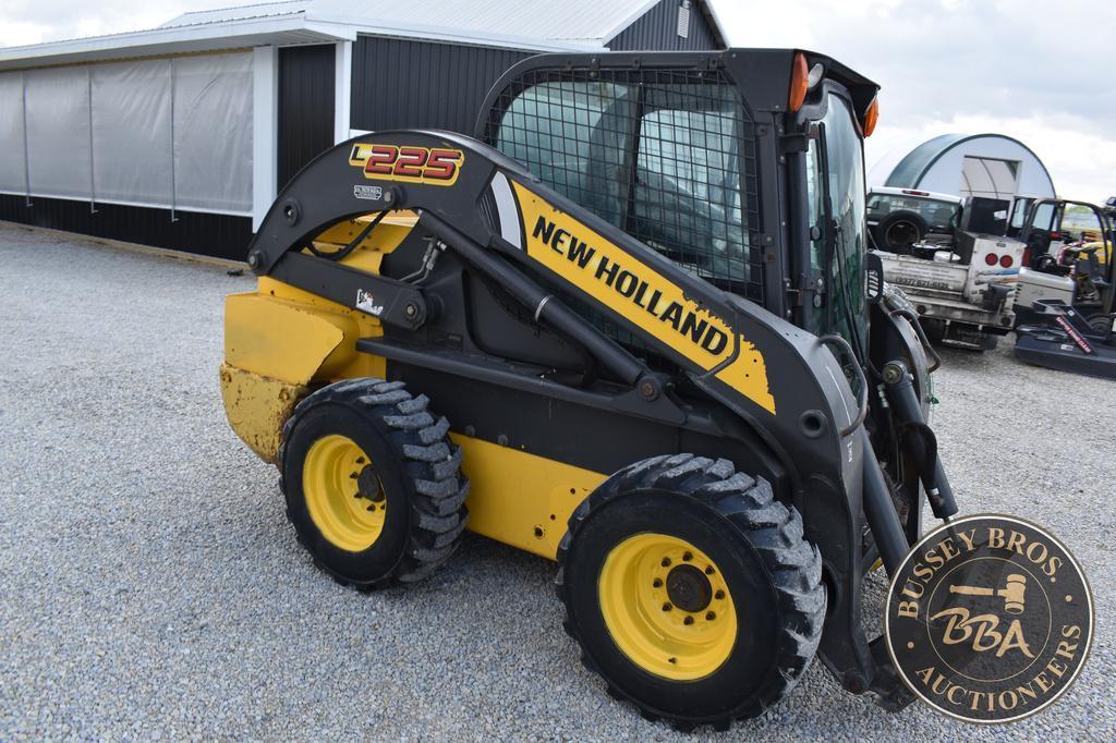 2014 NEW HOLLAND L225 26242