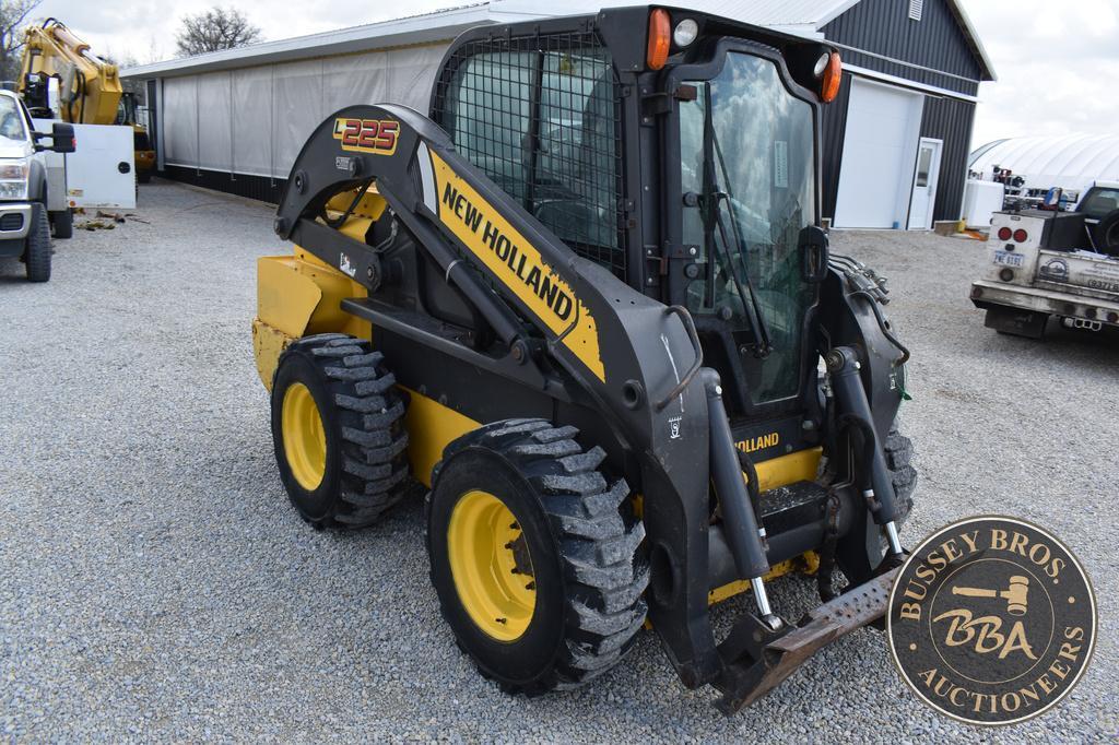 2014 NEW HOLLAND L225 26242