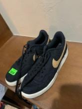 Nike shoes size 10