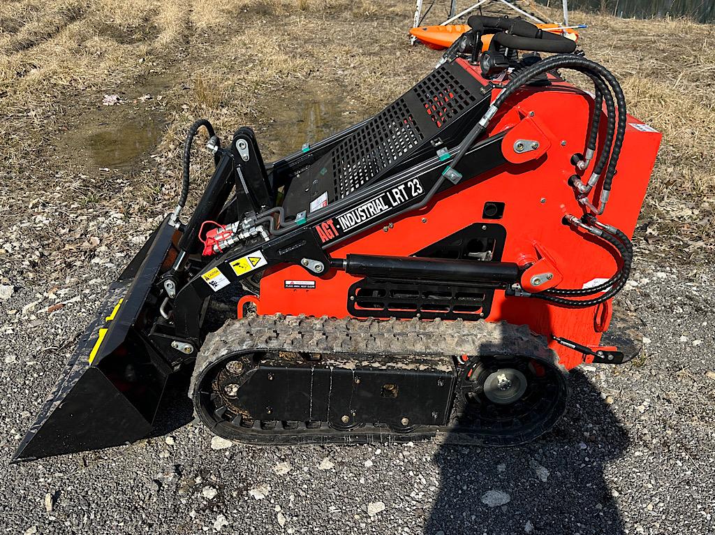 AGT INDUSTRIAL LRT23 TRACKED MINI SKID STEER