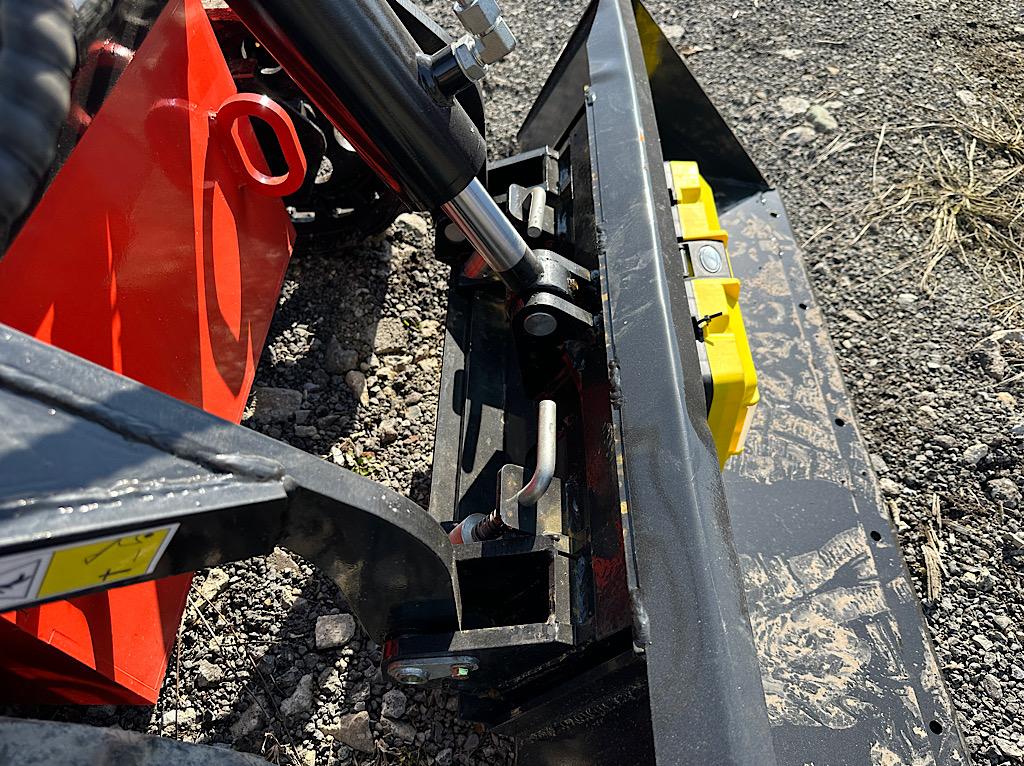 AGT INDUSTRIAL LRT23 TRACKED MINI SKID STEER