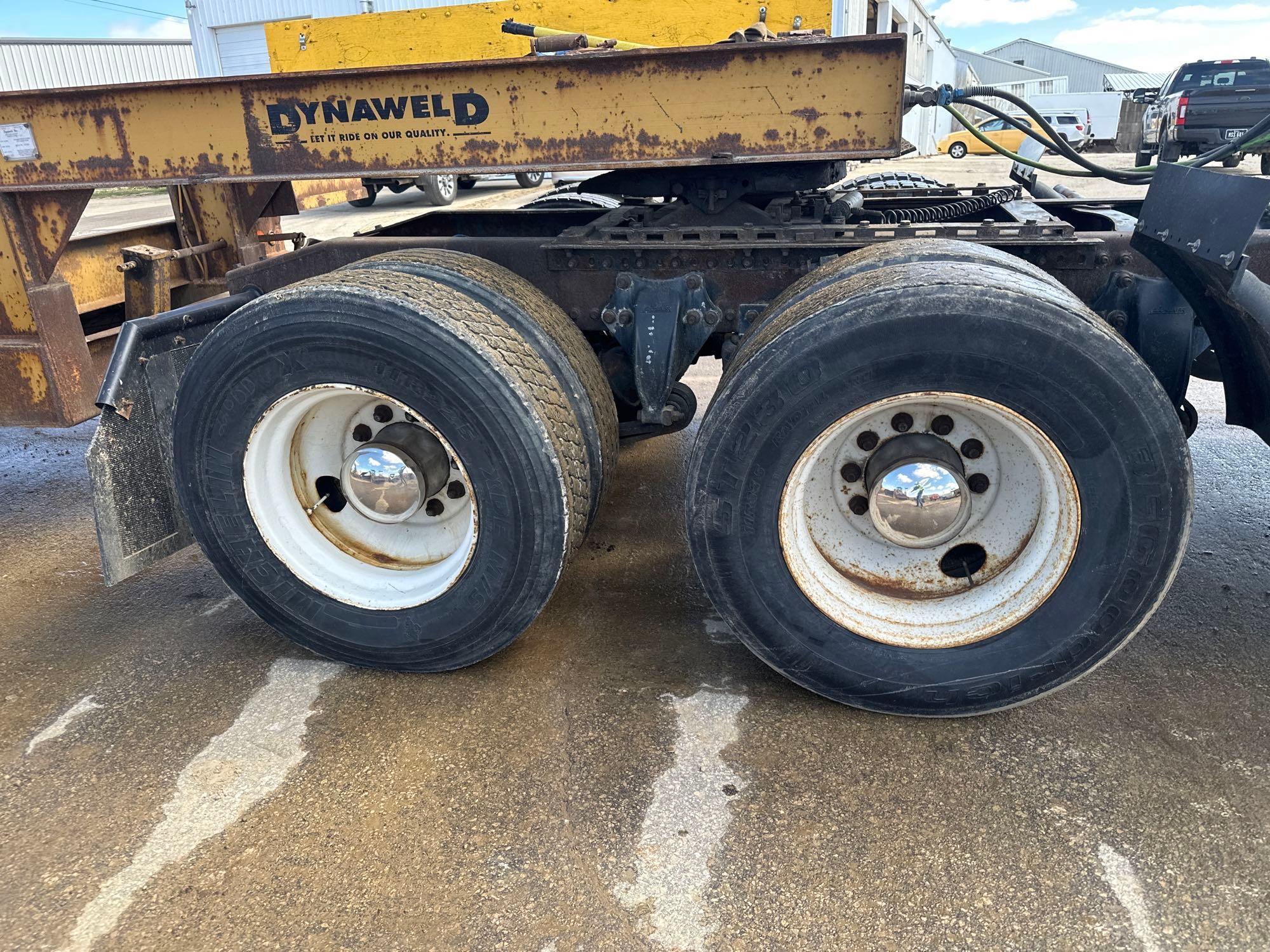 2004 Freightliner Day Cab