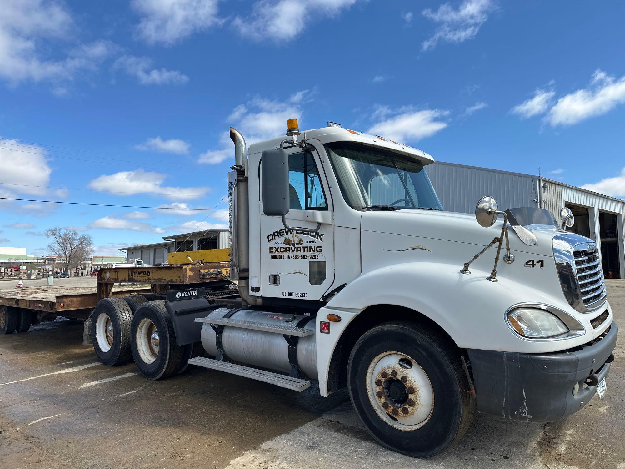 2004 Freightliner Day Cab