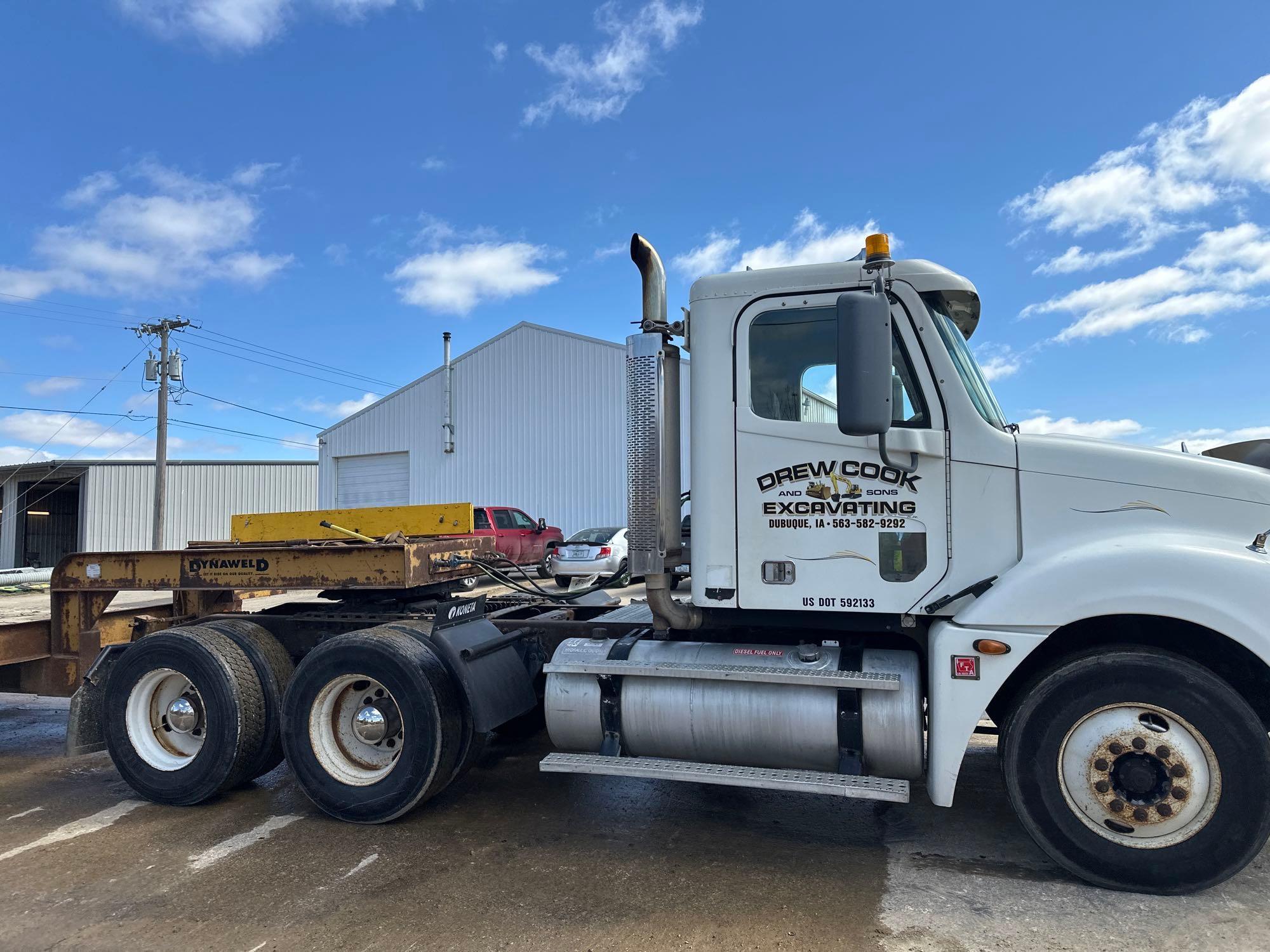 2004 Freightliner Day Cab