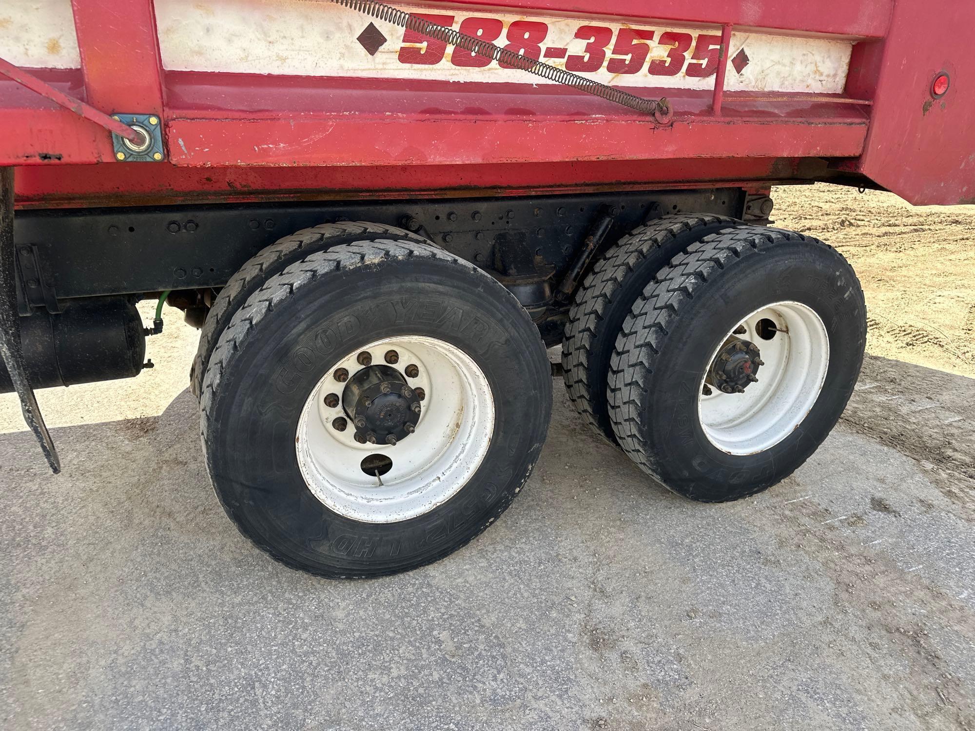 2004 Freightliner Dump truck