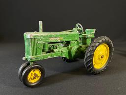 Vintage John Deere tractor toy-see photo's-