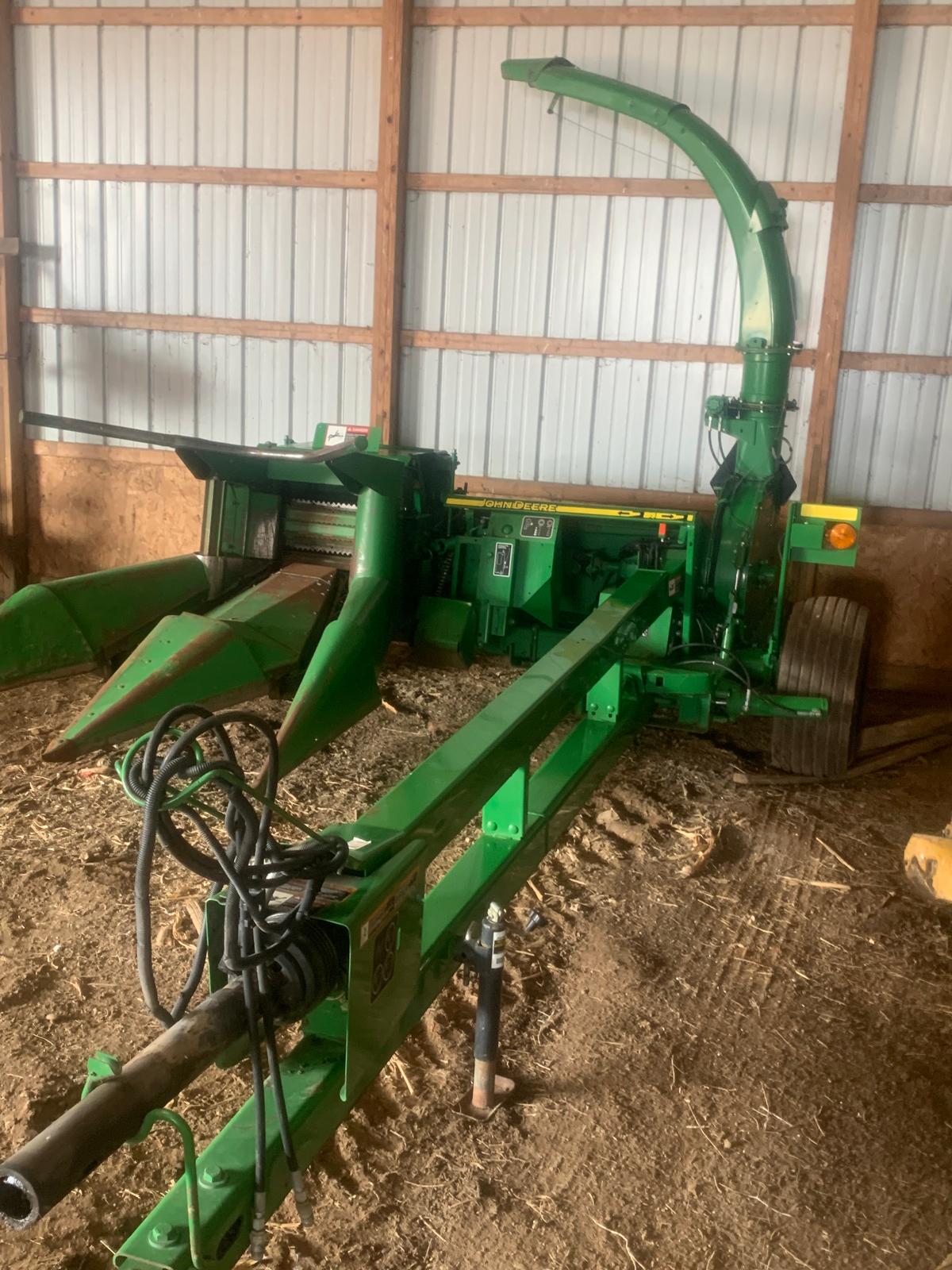 John Deere 3975 Forage Chopper with Electric Controls and Hydraulic Width Adjust (Pto, hitch, contro