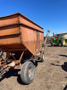 Minnesota 250 Gravity Box w/ Auger