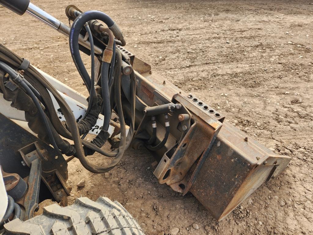 2013 Bobcat 5600 Toolcat W/ Bucket