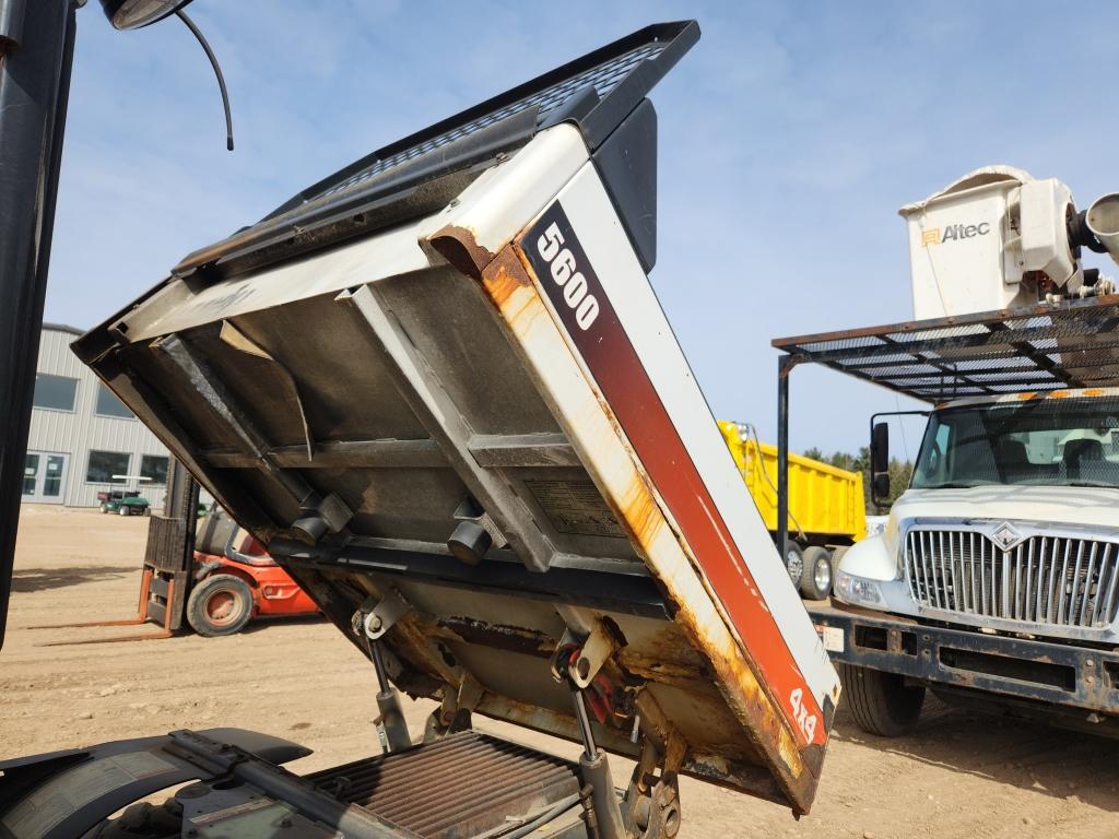 2013 Bobcat 5600 Toolcat W/ Bucket