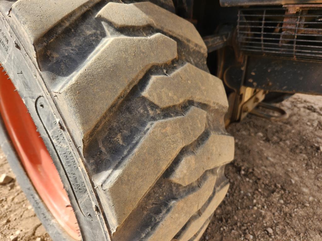 2013 Bobcat 5600 Toolcat W/ Bucket