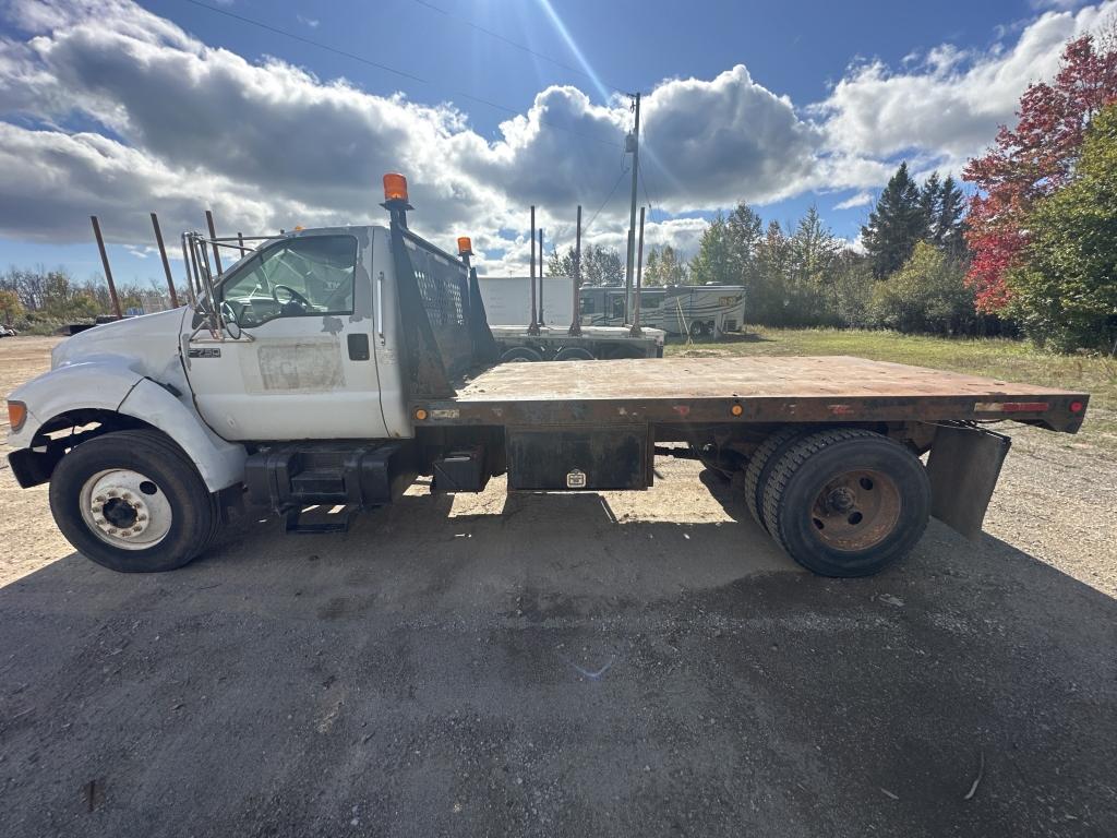 2000 Ford F750 Flatbed