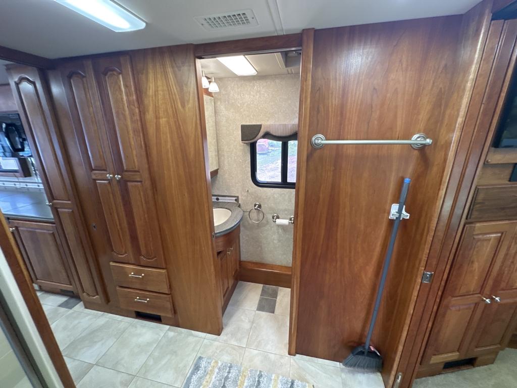 2004 Country Coach 42’ Intrigue Rv