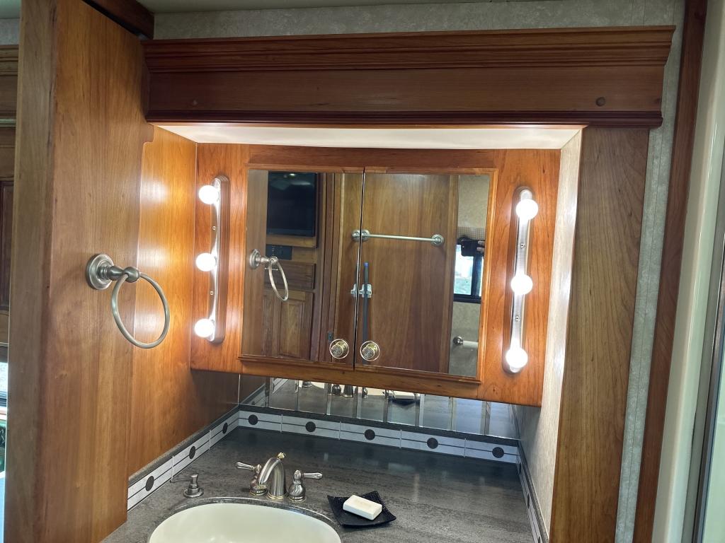 2004 Country Coach 42’ Intrigue Rv