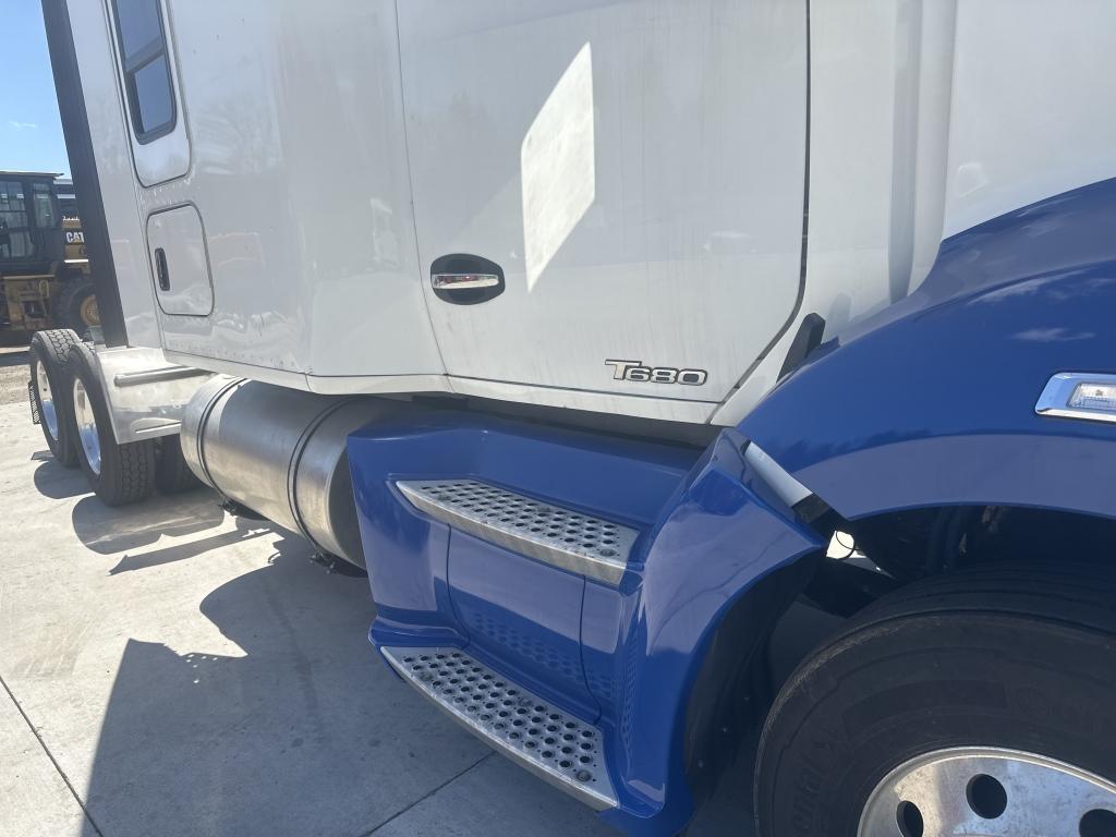 2017 Kenworth T680 Sleeper Cab