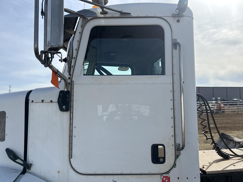 2005 Peterbilt 385 Day Cab Truck Tractor