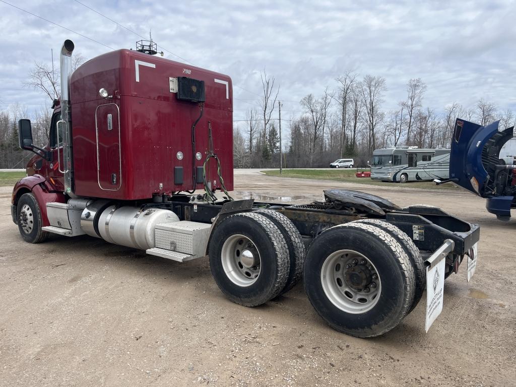 2019 Peterbilt 579 Sleeper Tractor