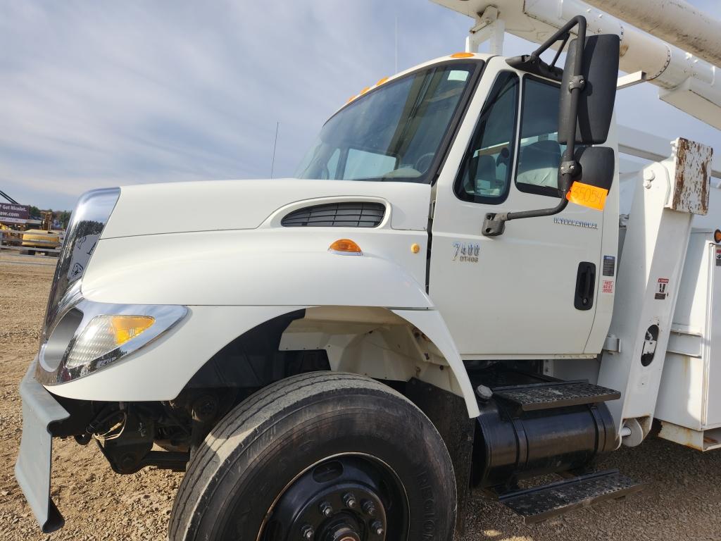 2006 International 7400 6x4 Bucket Truck