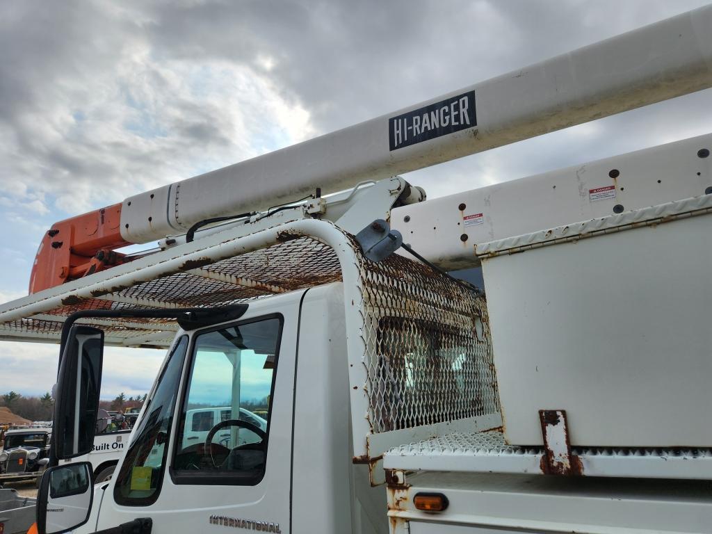 2002 International 4300 Bucket Truck