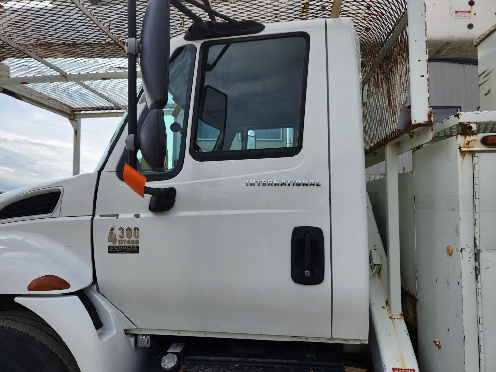 2002 International 4300 Bucket Truck