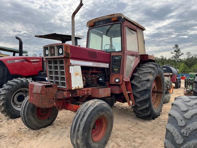 International 1086 Tractor