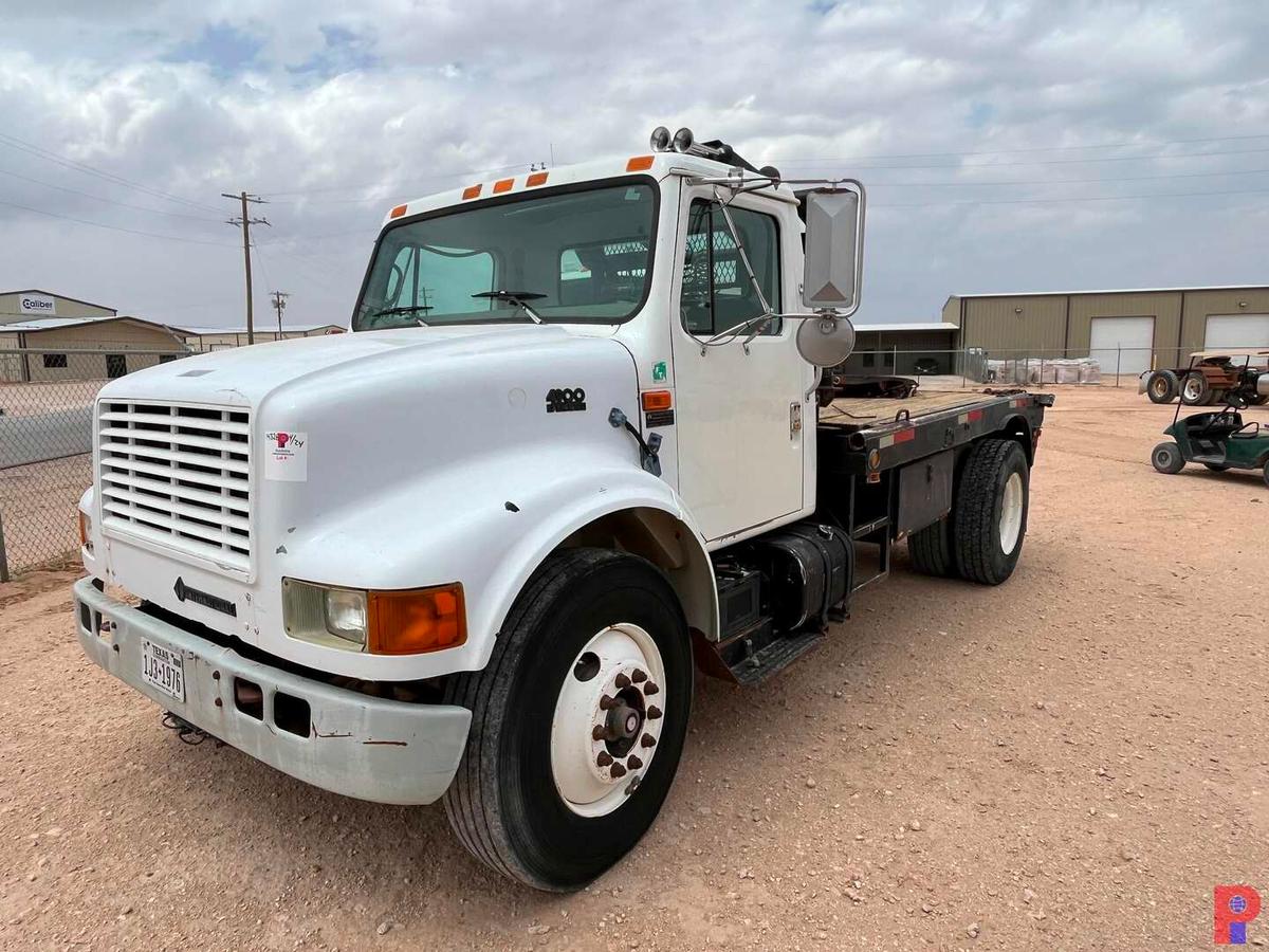 2000 INTERNATIONAL 4900 4X2 S/A DAYCAB WINCH TRUCK