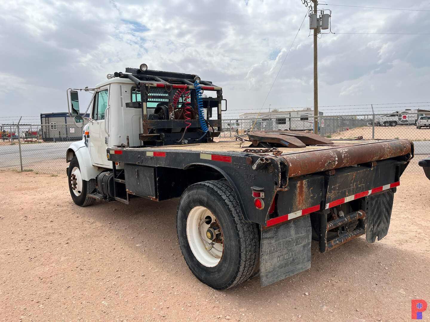 2000 INTERNATIONAL 4900 4X2 S/A DAYCAB WINCH TRUCK