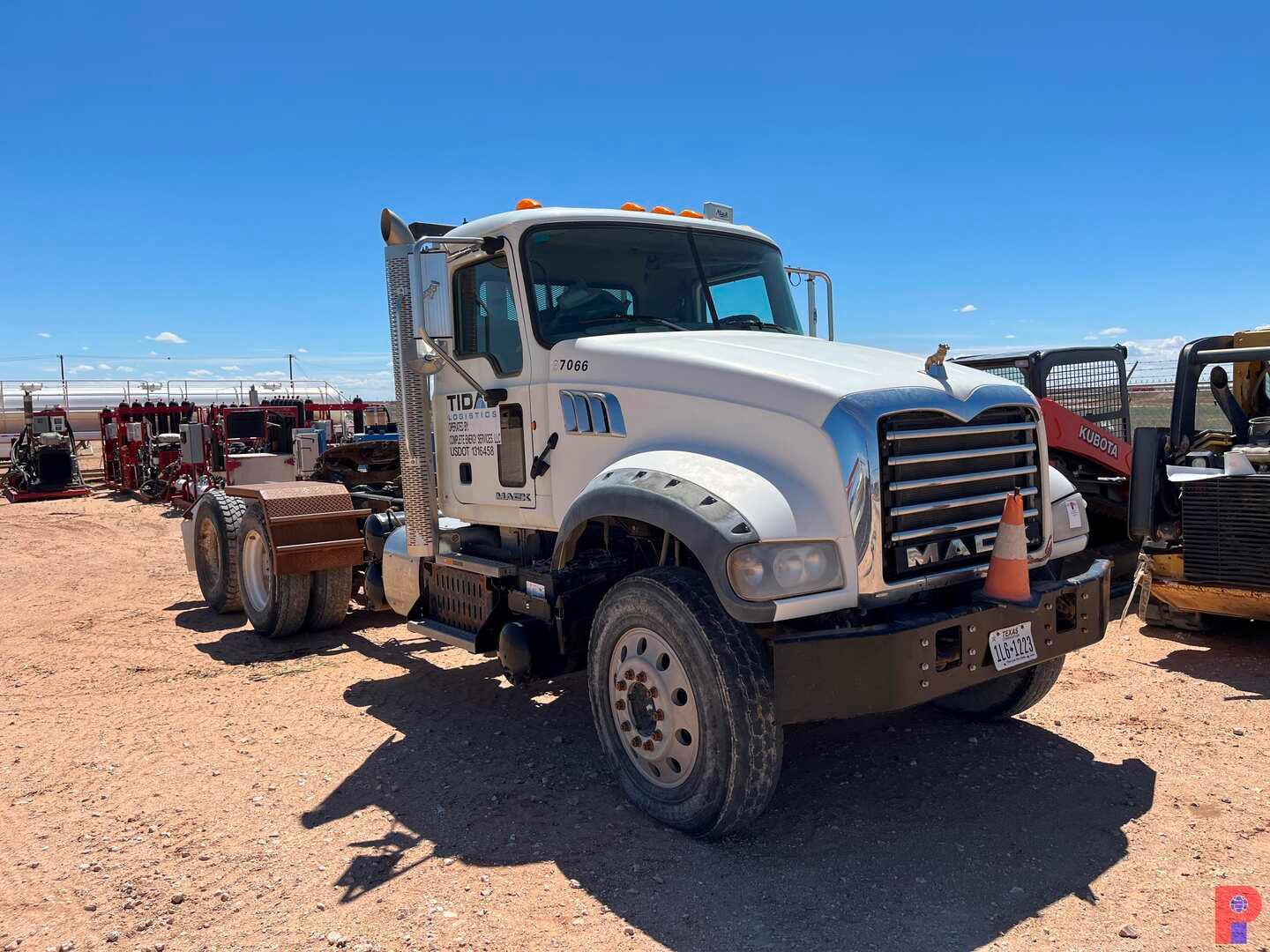 2015 MACK GU713 T/A DAYCAB VAC TRUCK