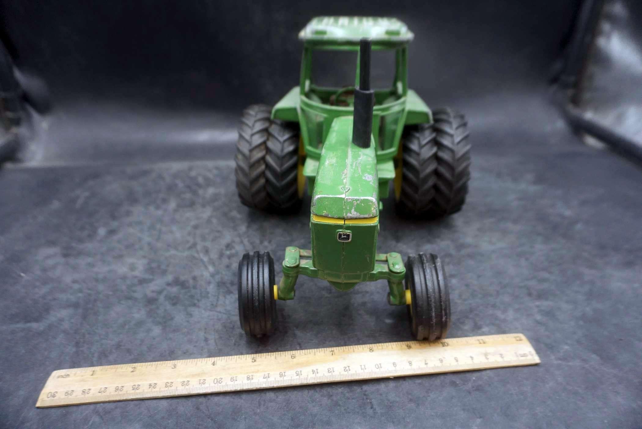 Ertl John Deere Dually Tractor