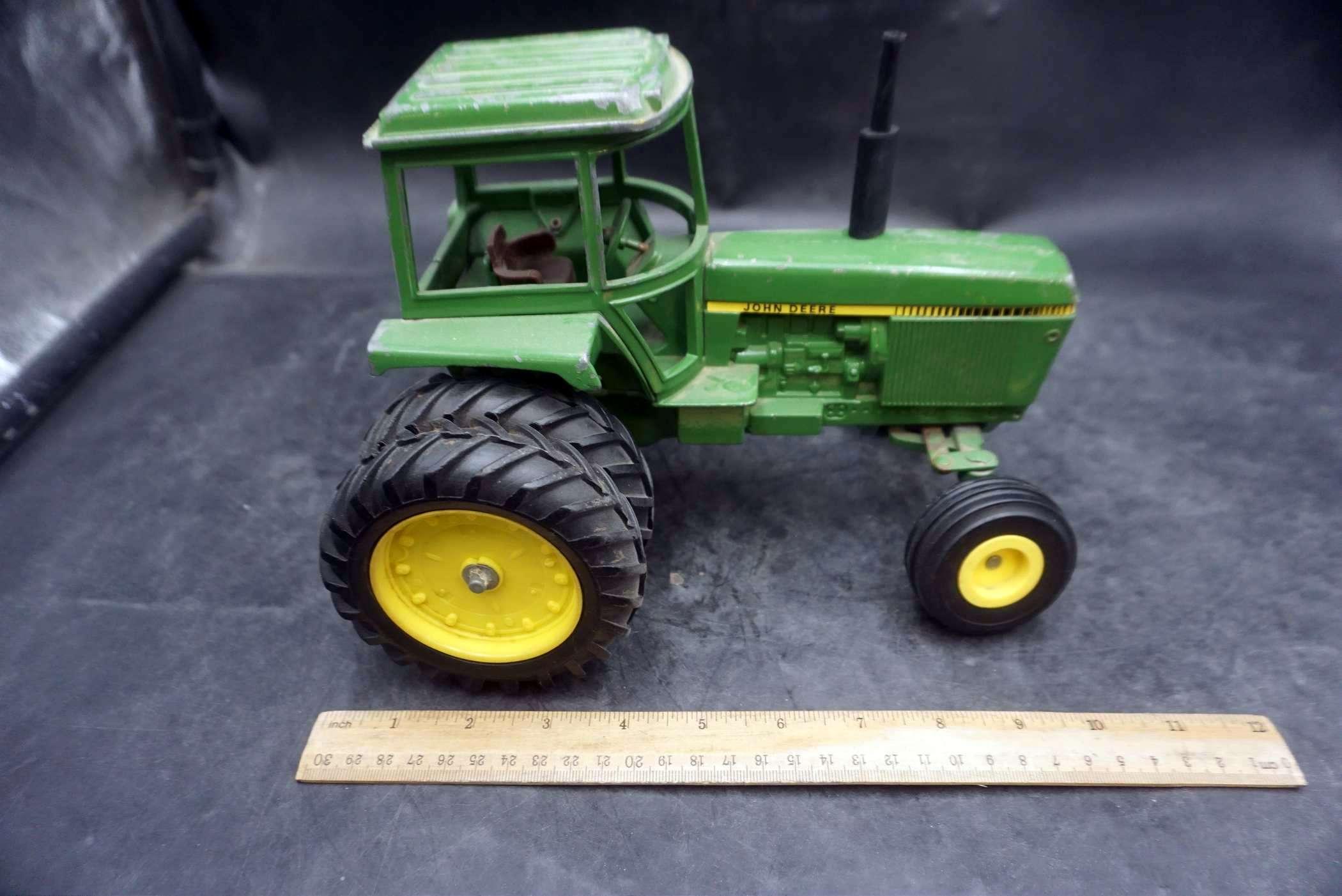 Ertl John Deere Dually Tractor