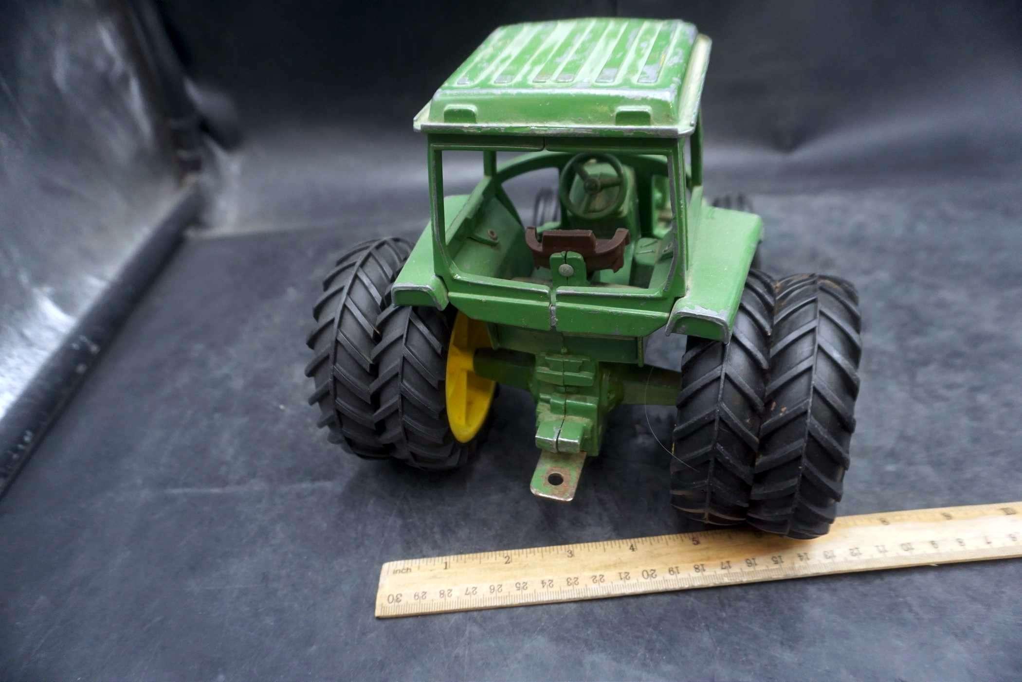 Ertl John Deere Dually Tractor