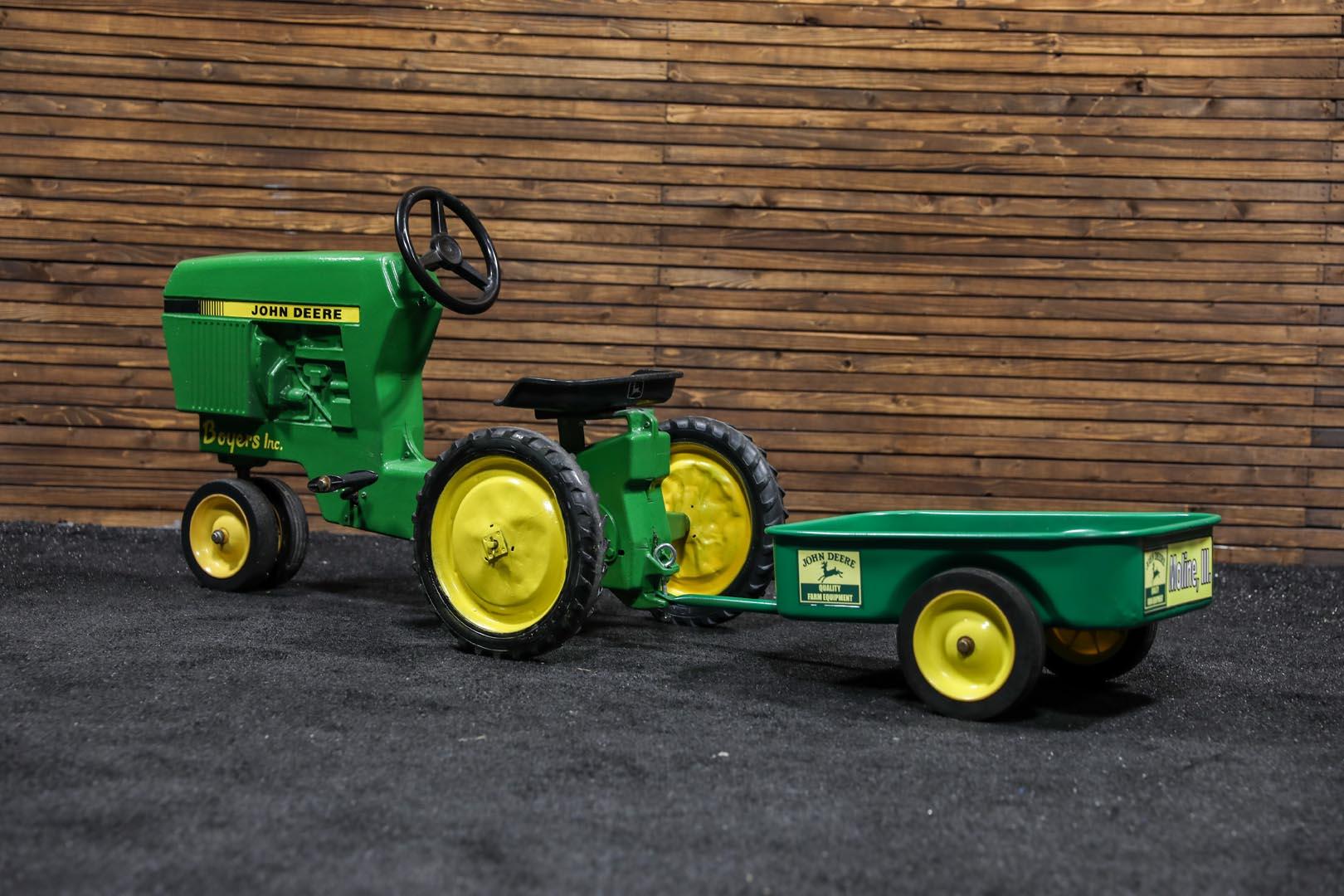 John Deere/Ertl Model 520 Pedal Tractor and Wagon