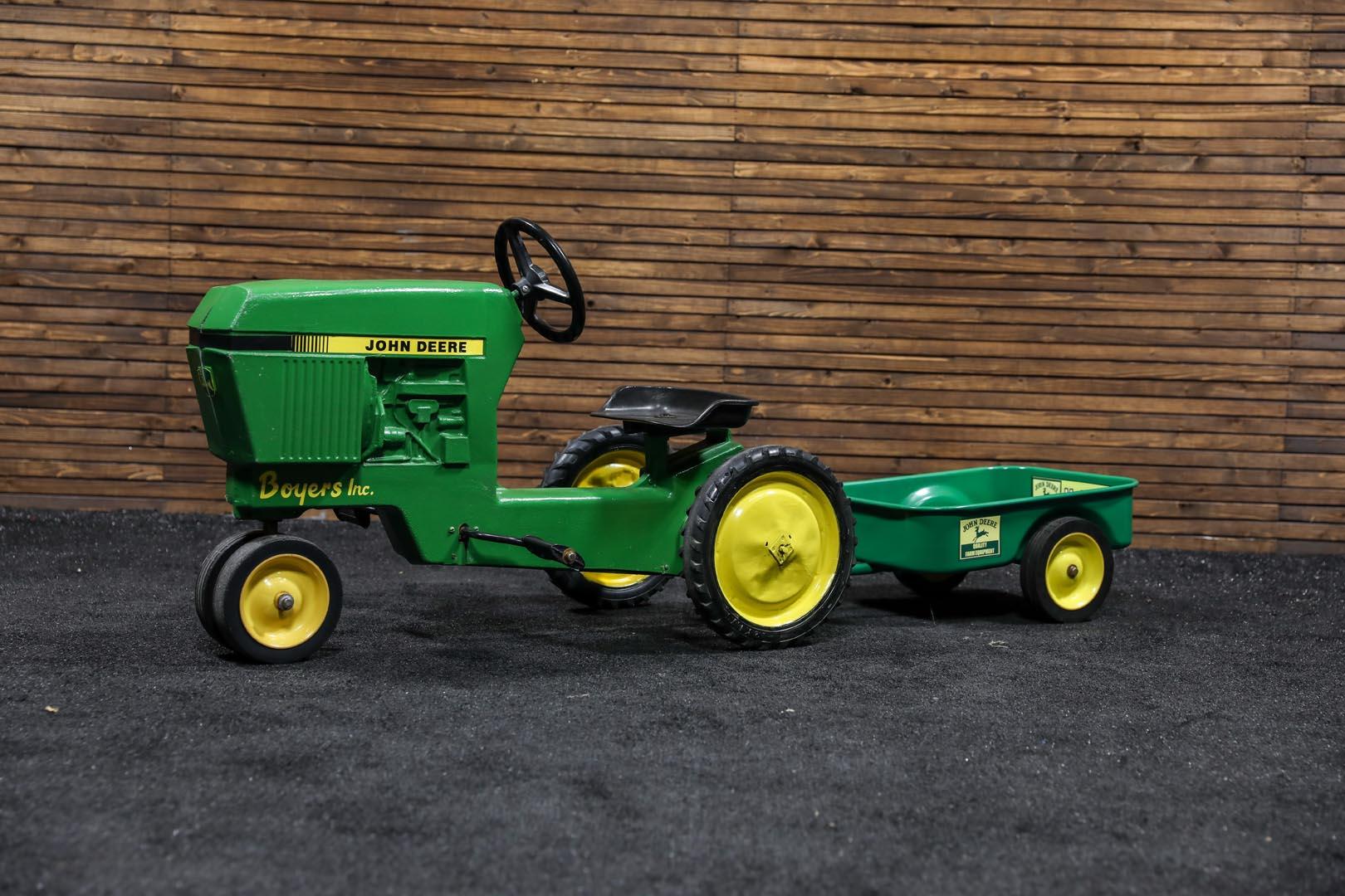 John Deere/Ertl Model 520 Pedal Tractor and Wagon