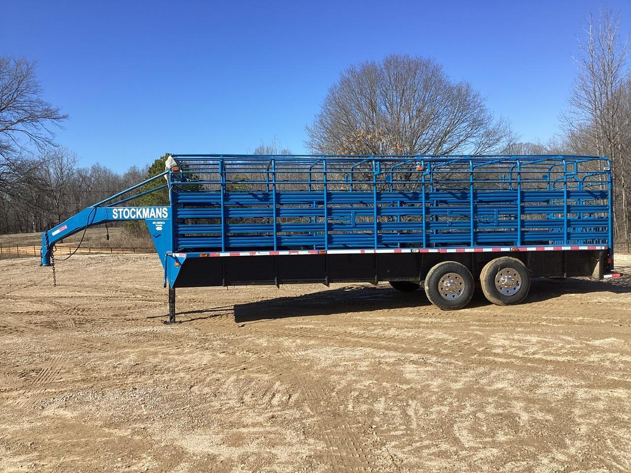 Mid-America Stockmans Livestock Trailer