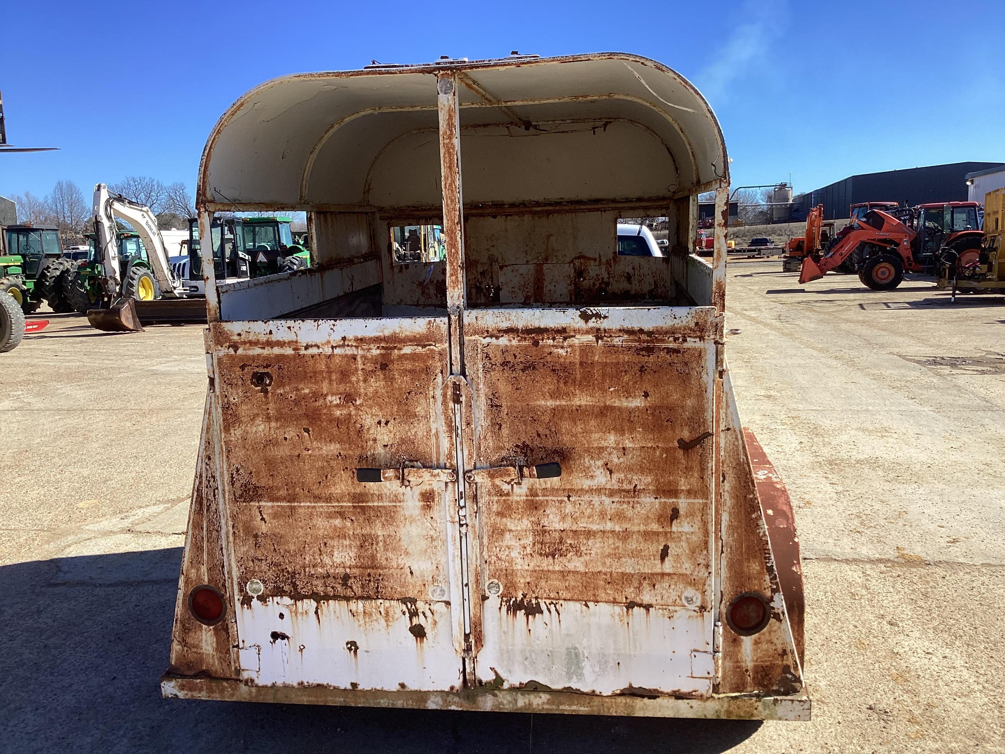 8 ft Tandem Axle Horse Trailer