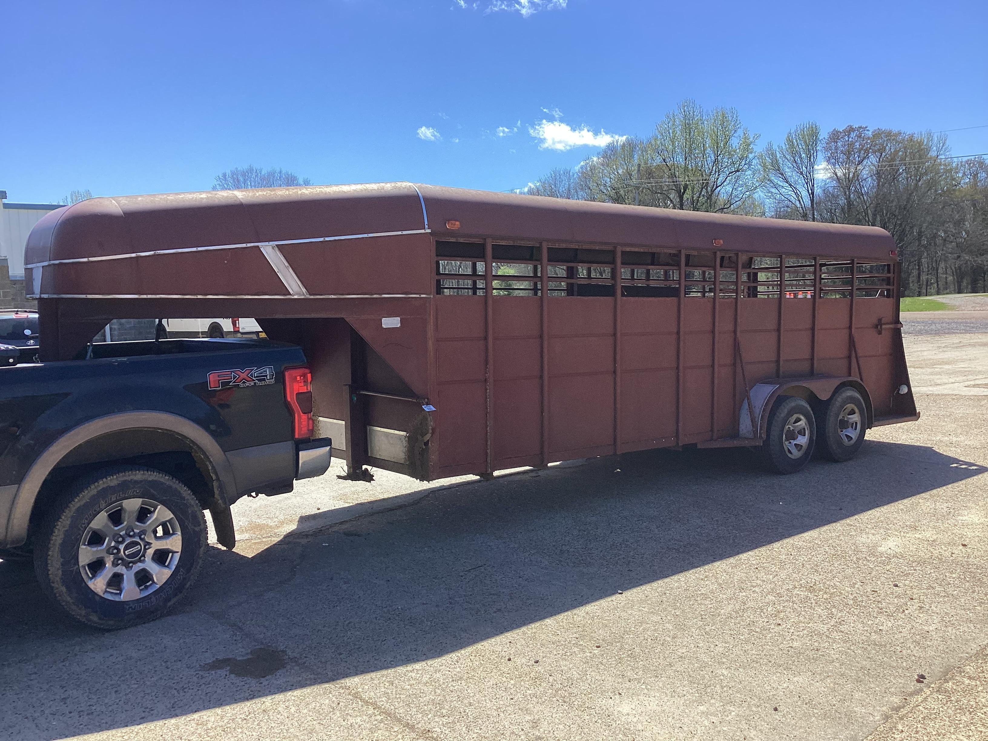 1997 Calico 20' Gooseneck Stock Trailer