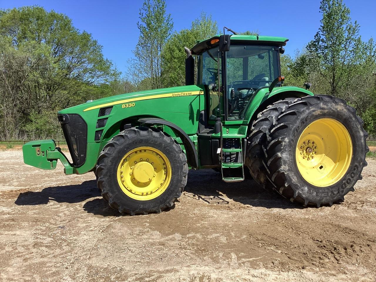 John Deere 8330 Tractor MFWD