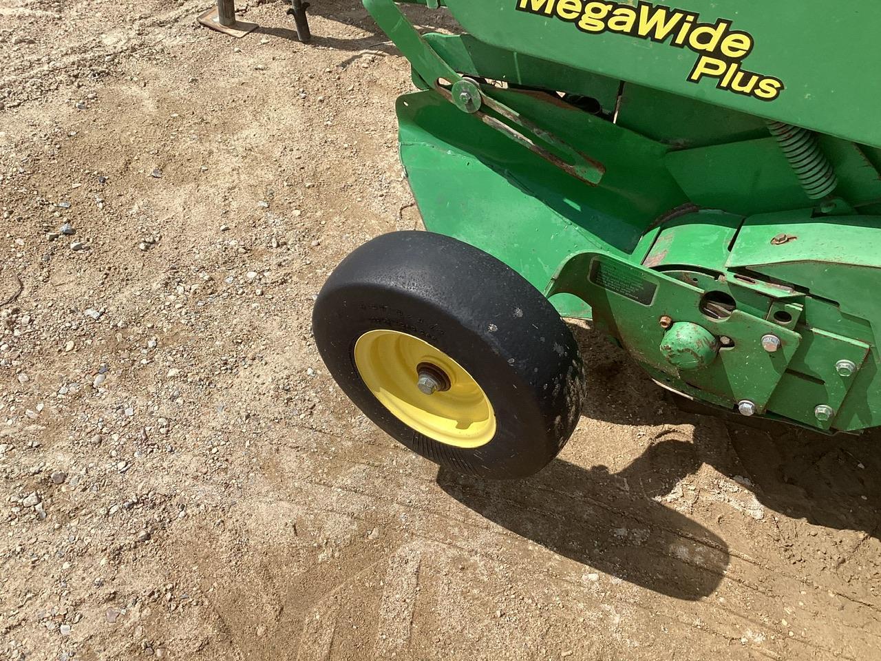 John Deere 568 Round Baler