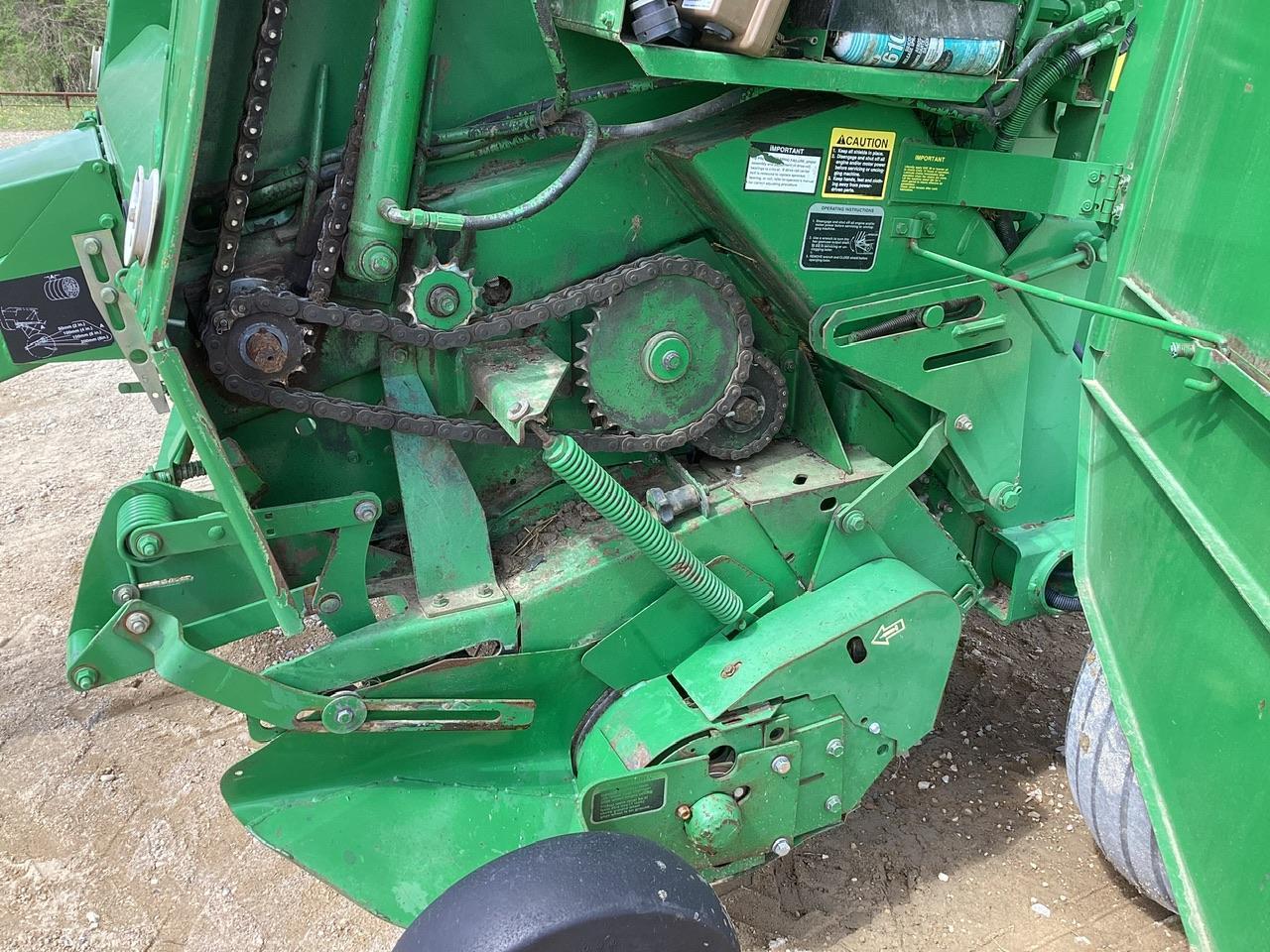 John Deere 568 Round Baler