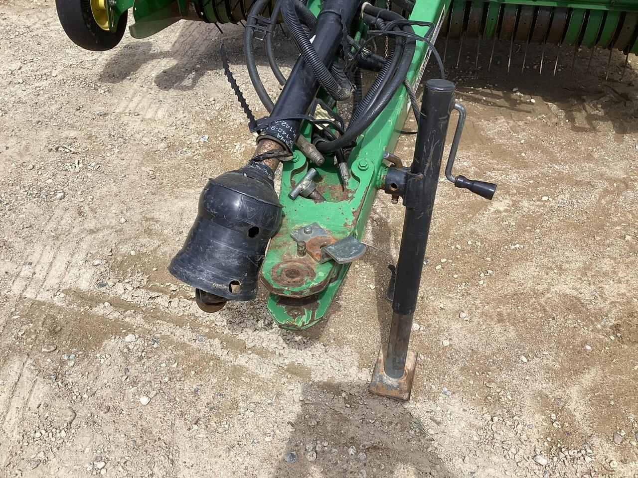 John Deere 568 Round Baler