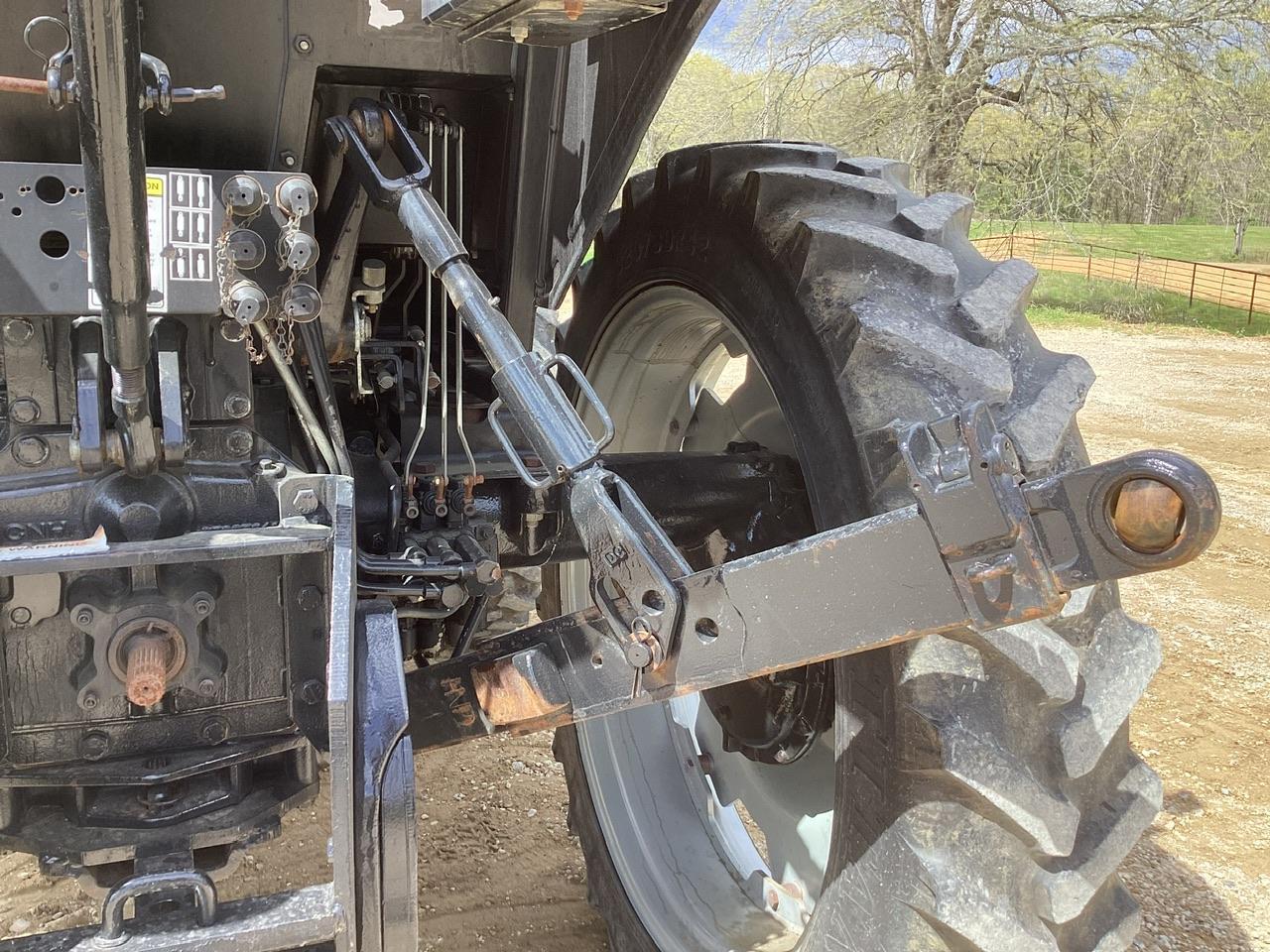 Case IH Farmall 95 Tractor w/Case IH L570 Loader