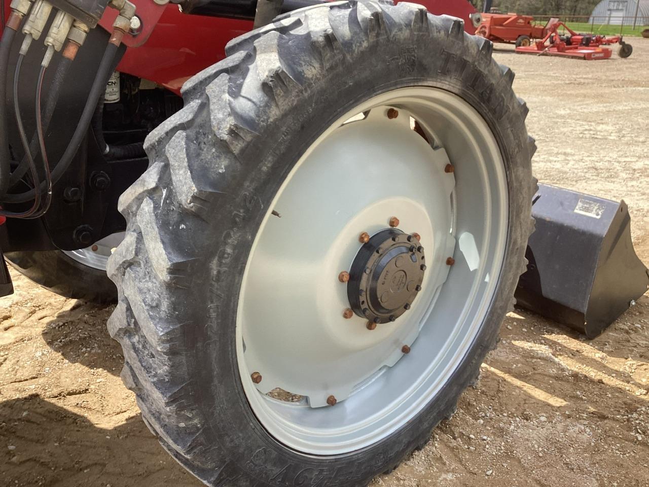 Case IH Farmall 95 Tractor w/Case IH L570 Loader