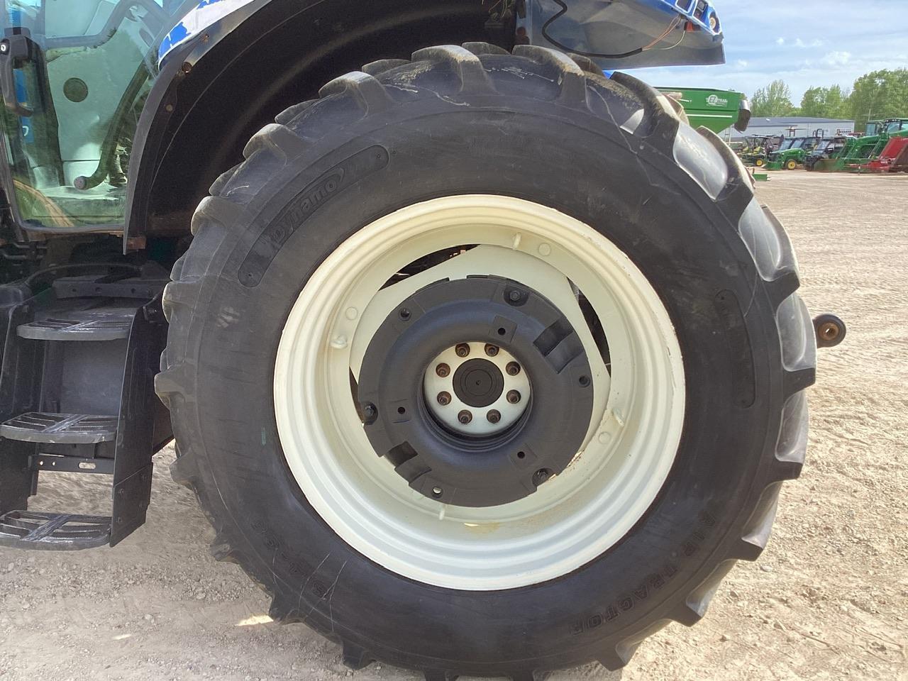 New Holland T6020 Tractor w/ NH 840TL Loader