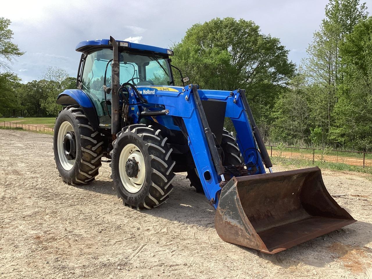 New Holland T6020 Tractor w/ NH 840TL Loader