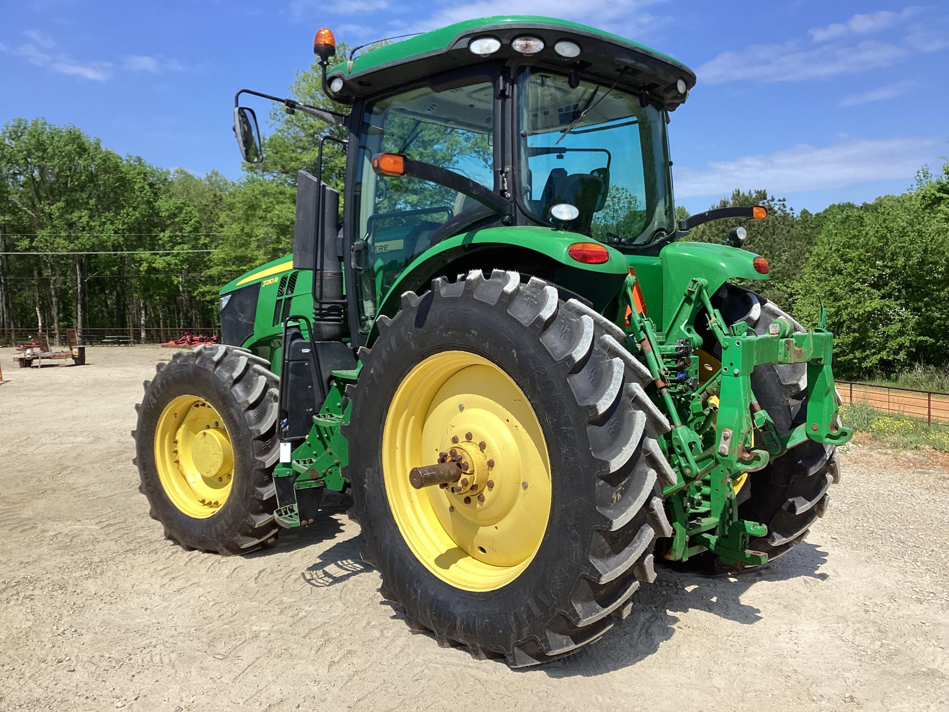 2014 John Deere 7210R Tractor