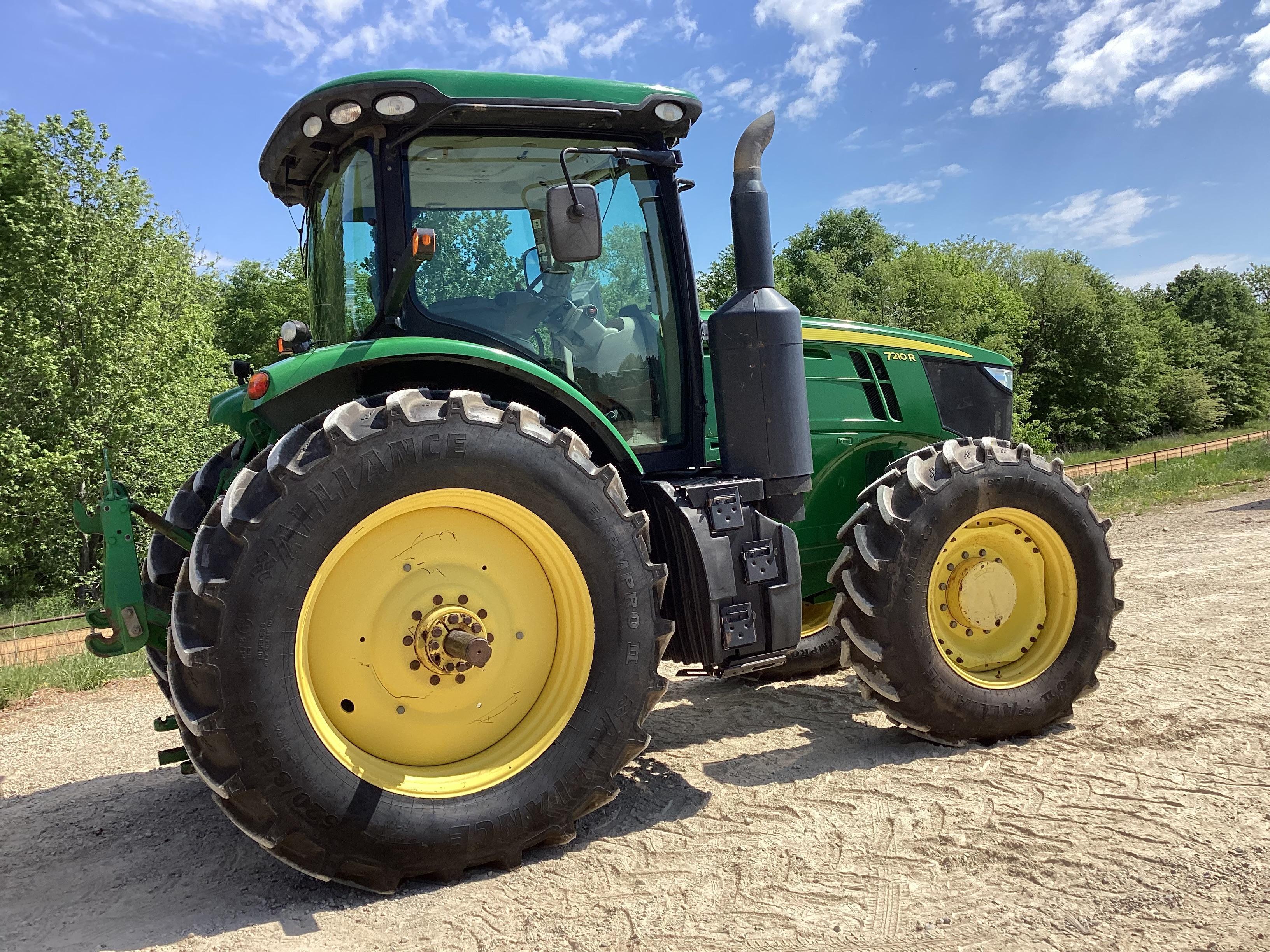 2014 John Deere 7210R Tractor