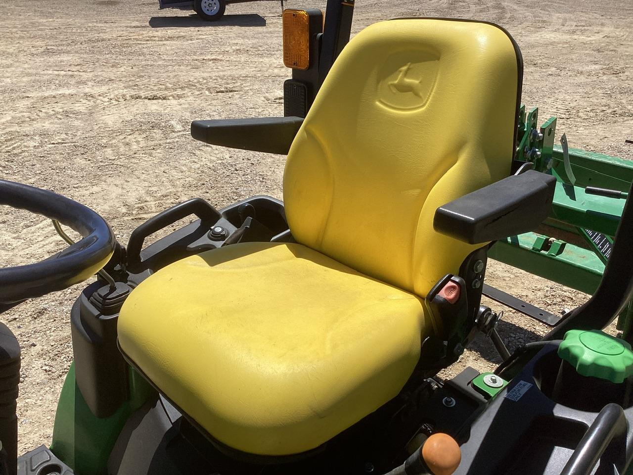 John Deere 1025R Tractor 4WD